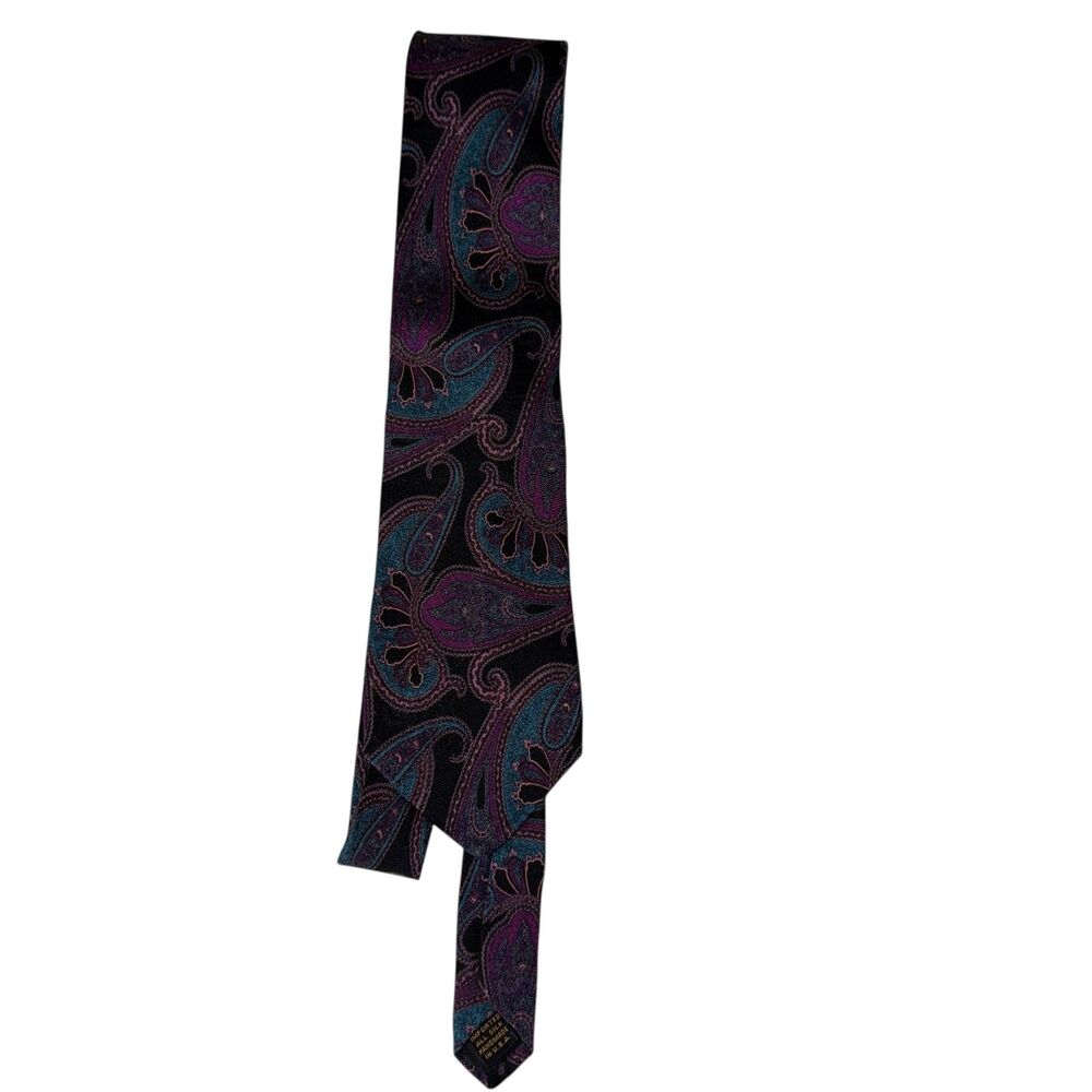 Neiman Marcus 100% Silk Paisley‎ Men's Tie Purple Made in USA